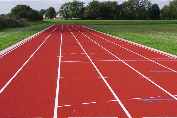 Aanleg kunststof atletiekpiste in PU - Sportinfrabouw NV